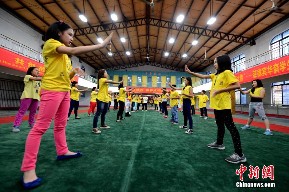 Les enfants chinois d'outre-mer apprennent le kung-fu