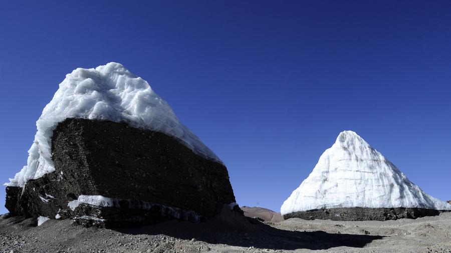 Photo prise le 19 décembre 2011, du Glacier PuruoGangri se trouvant dans la région autonome du Tibet (sud-ouest de la Chine).