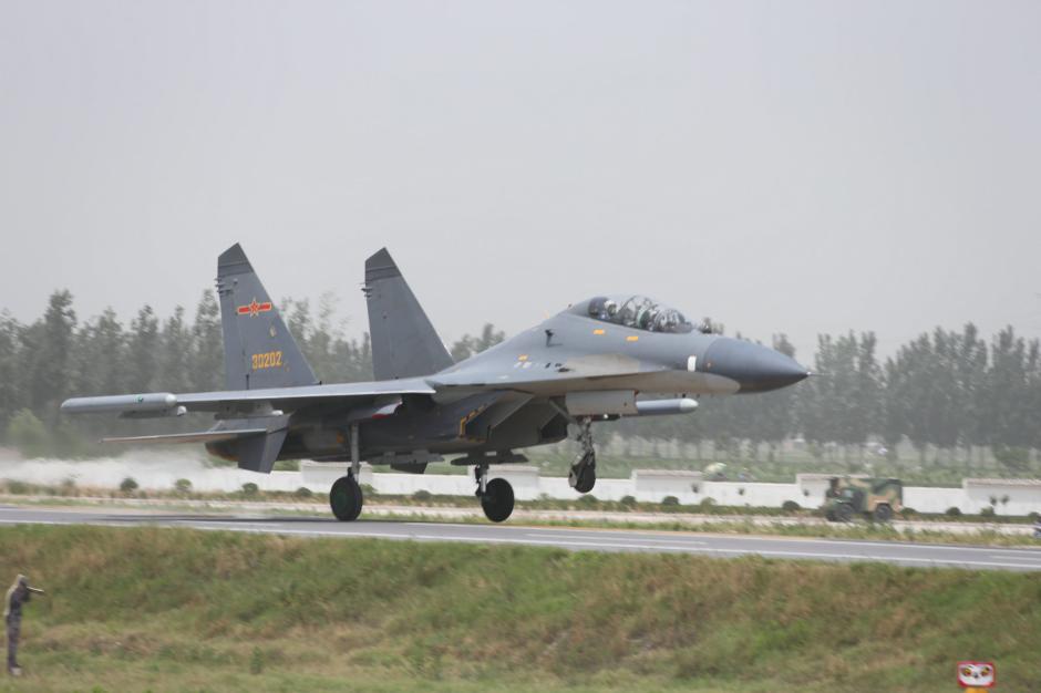 L'armée chinoise fait atterrir pour la première fois des avions sur une autoroute