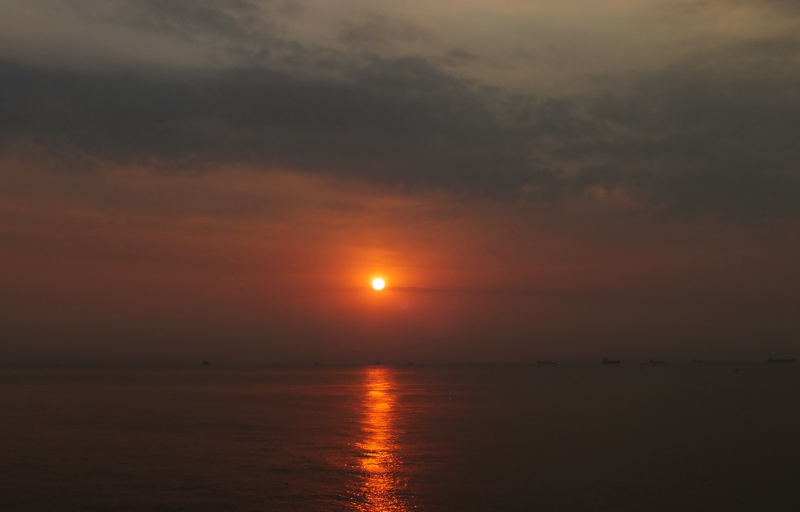 Le magnifique lever du soleil sur la plage de Beidaihe