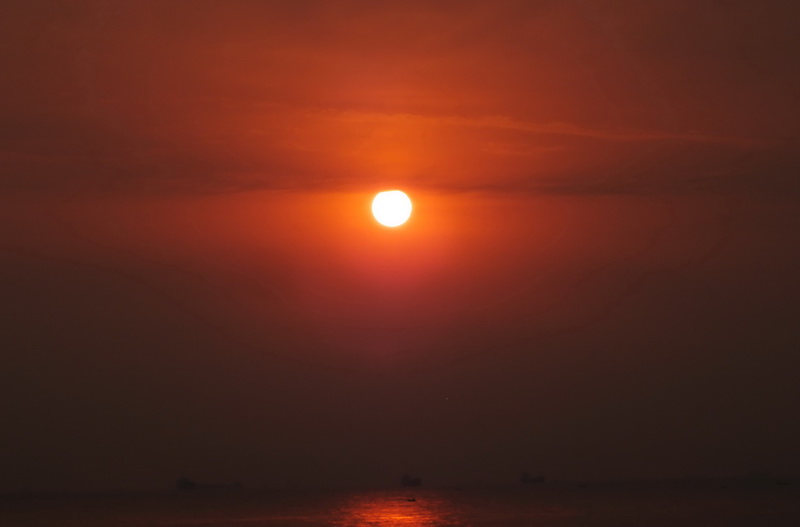 Le magnifique lever du soleil sur la plage de Beidaihe