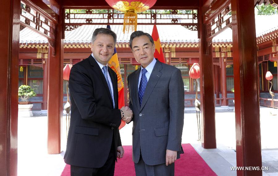 Le ministre chinois des AE rencontre son homologue andorran