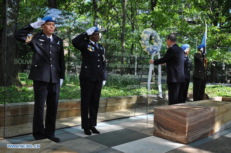 Journée des Casques bleus: l'ONU rend hommage aux soldats de la paix
