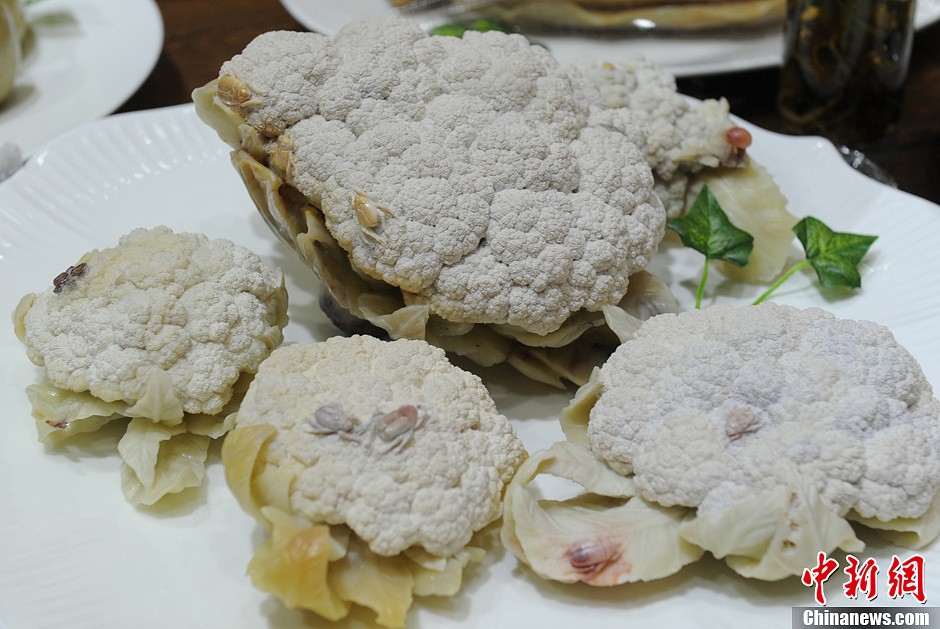 Photo prise le 19 juillet 2013, montrant une grande variété de « plats délicieux » faits en pierre à Shoushan, à Fuzhou, capitale de la Province du Fujian, dans le Sud-est de la Chine. [Photo / Chinanews.com]