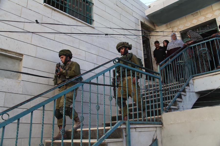 Israël arrête 80 Palestiniens en réponse à un enlèvement d'adolescents