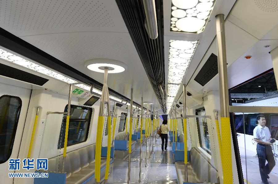 La première rame de métro sans conducteur présentée à Shanghai