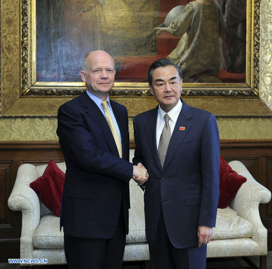 Les ministres chinois et britannique des AE s'engagent à renforcer les liens bilatéraux