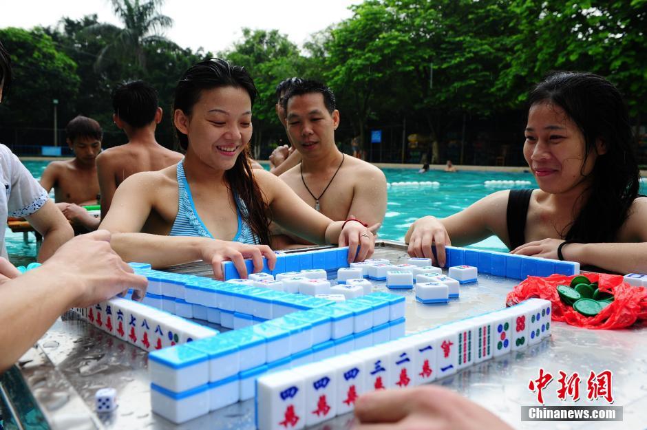 Guangdong : premier concours de mah-jong dans l'eau
