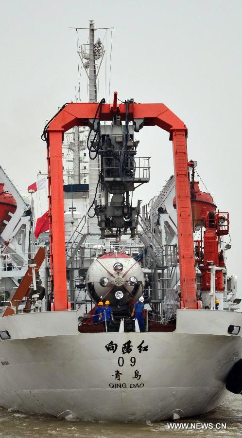 Départ du submersible chinois Jiaolong pour un voyage dans l'océan Pacifique