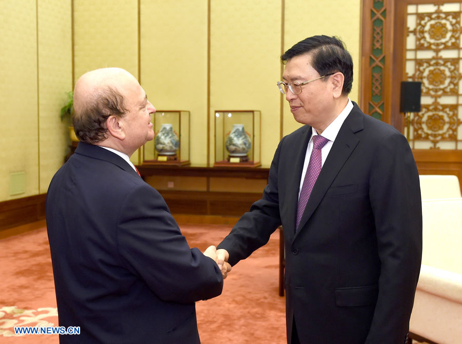 Zhang Dejiang rencontre une délégation du Parlement français