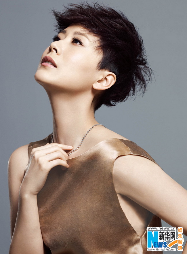 L'actrice chinoise Hai Qing pose pour un magazine
