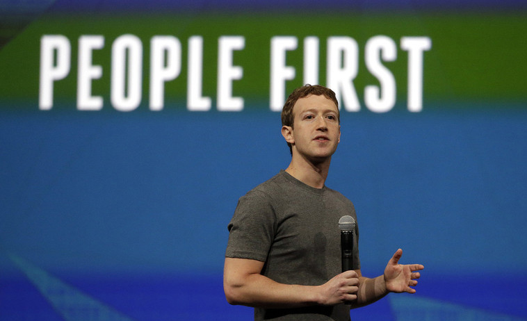 N ° 3  Facebook Facebook est un service de réseautage social en ligne basée à Menlo Park, en Californie. Le site a été fondé le 4 février 2004, par Mark Zuckerberg avec deux de ses colocataires et amis étudiants de l'Université d’Harvard 