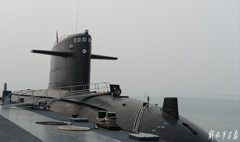 Photos de l'elimination des dechets nucleaires d'un sous-marin Type 091