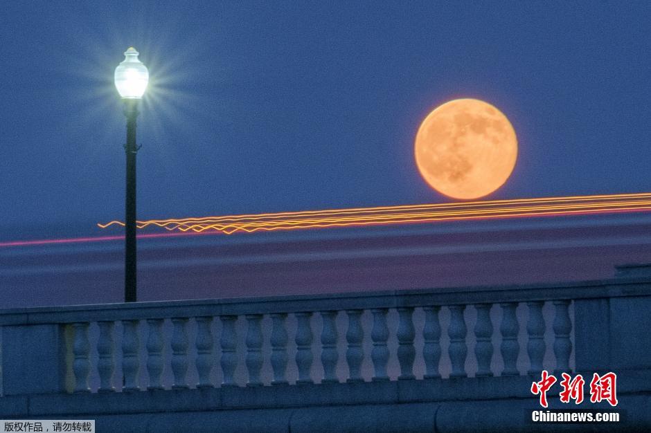 Photo de la super-lune prise à Washington, aux Etats-Unis.