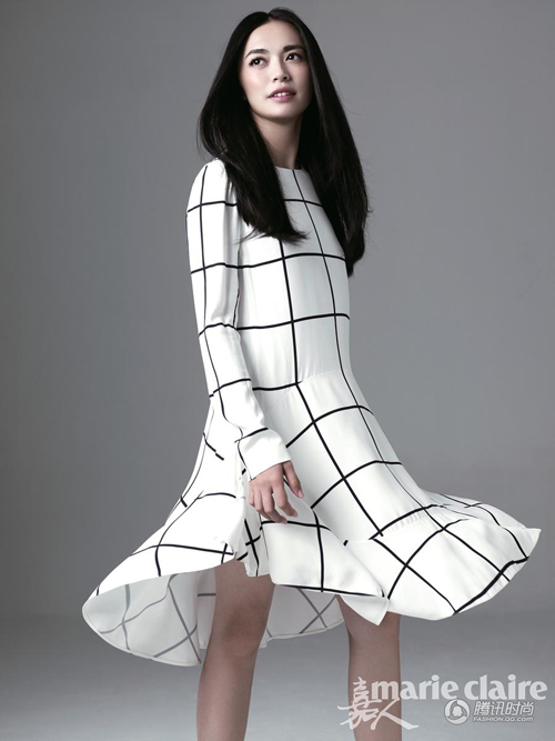 Yao Chen pose pour Harper's Bazaar