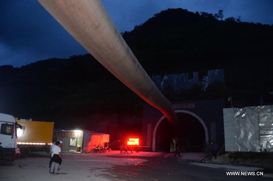 Les opérations de secours se poursuivent après l'effondrement d'un tunnel ferroviaire au Yunnan