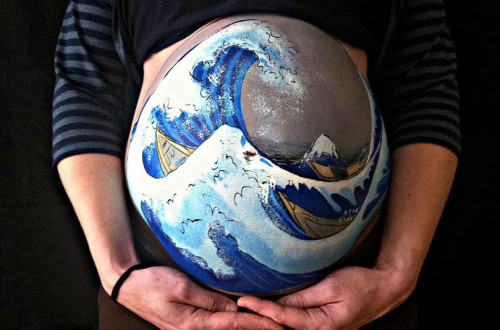 Des peintures sur le ventre de futures mamans