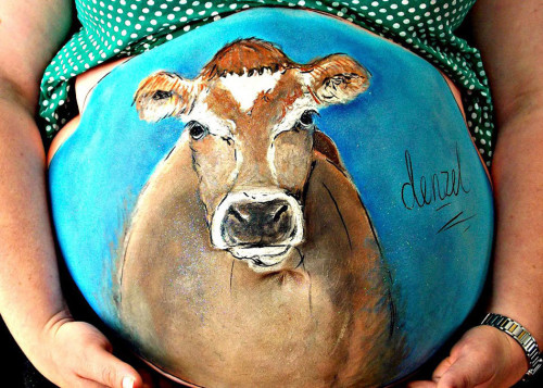 Des peintures sur le ventre de futures mamans