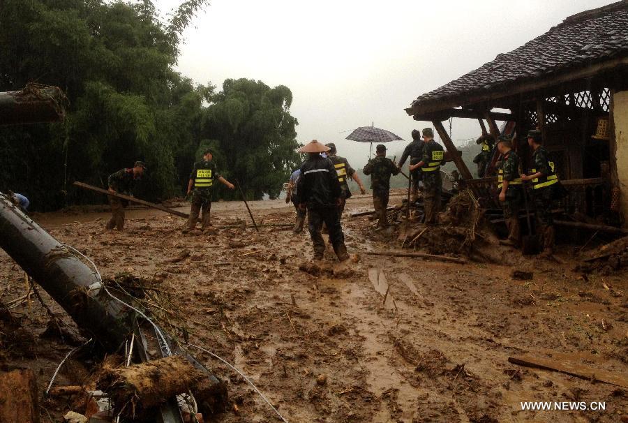 Chine : dix morts et dix disparus dans une coulée de boue au Yunnan