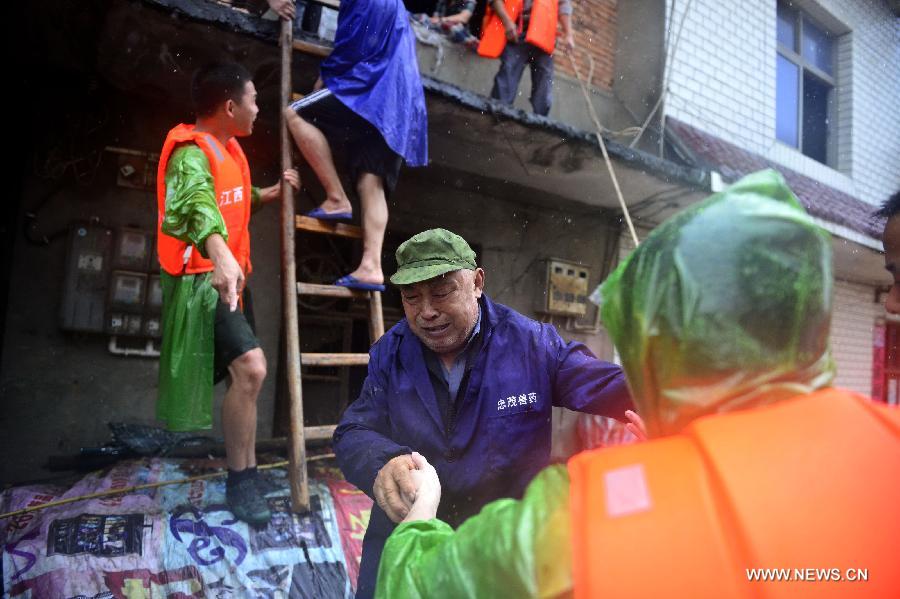 Chine : 155.000 personnes évacuées en raison du typhon Matmo