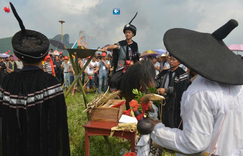 Le Festival de la torche, un événement traditionnel organisé par les membres de la minorité Yi