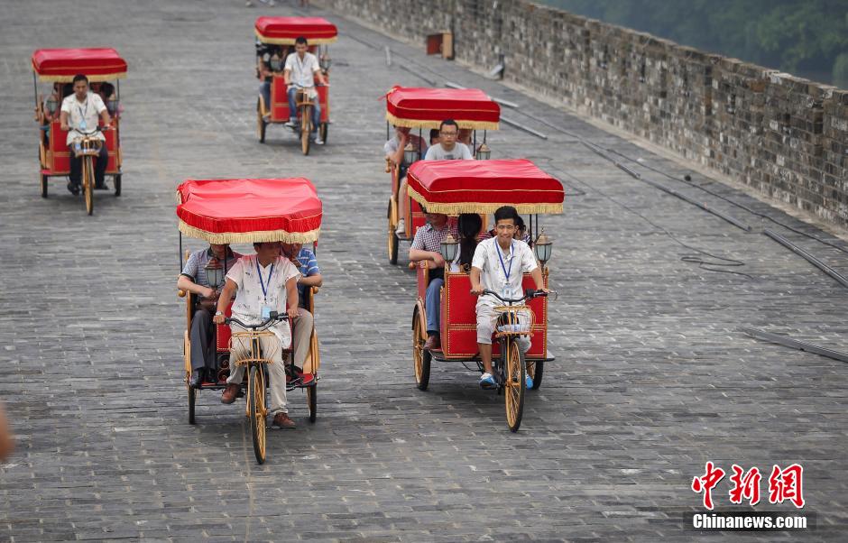 Nanjing : les tricycles invités à ne pas foncer droit dans le mur