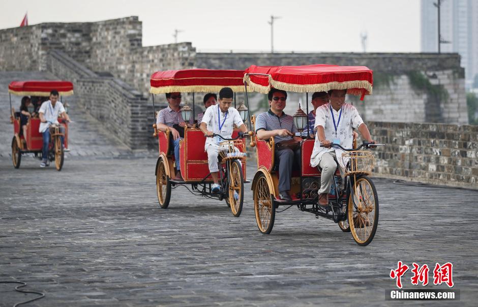 Nanjing : les tricycles invités à ne pas foncer droit dans le mur
