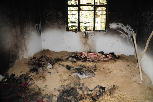 Une chambre brûlée par des terroristes pris au piège durant leur baroud d'honneur.
