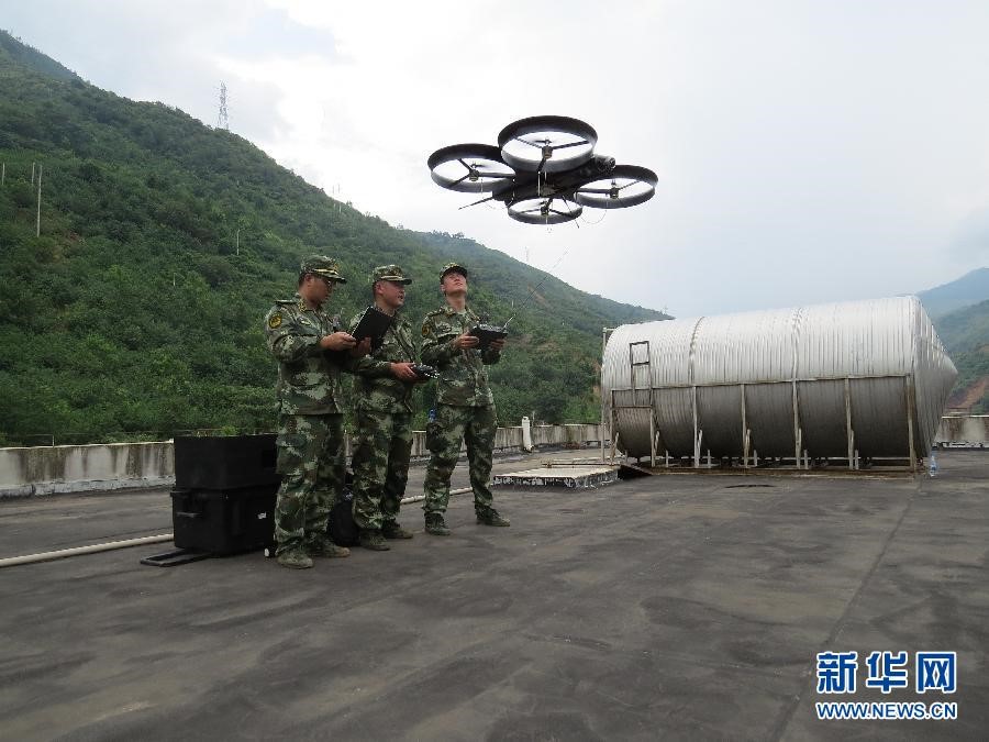  Un drone à quatre rotors en train de décoller, photo prise le 4 août.