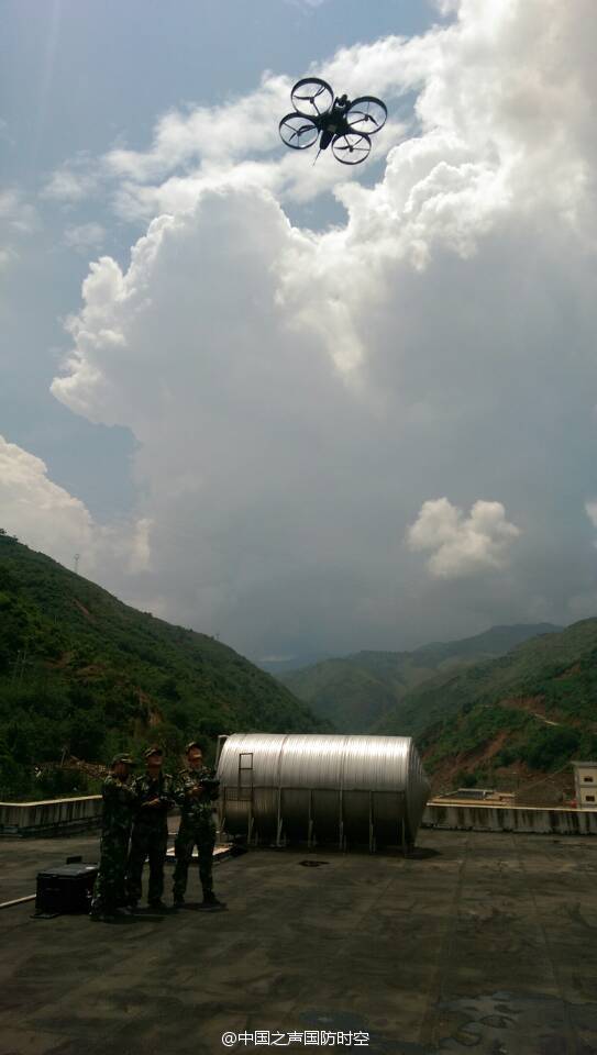 Des drones de secours à quatre rotors déployés dans le Yunnan