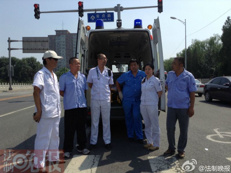 Atterrissage d’urgence d’un hélicoptère dans les rues de Beijing