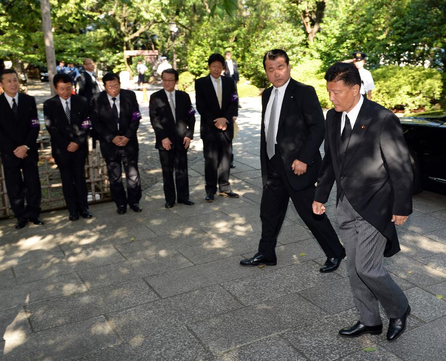 Des ministres japonais se rendent au sanctuaire de Yasukuni lié à la Seconde Guerre mondiale  