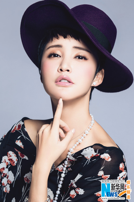 L'actrice chinoise Zhang Xinyi pose pour un magazine