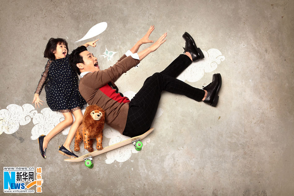 L'acteur chinois Lu Yi et sa fille posent pour un magazine