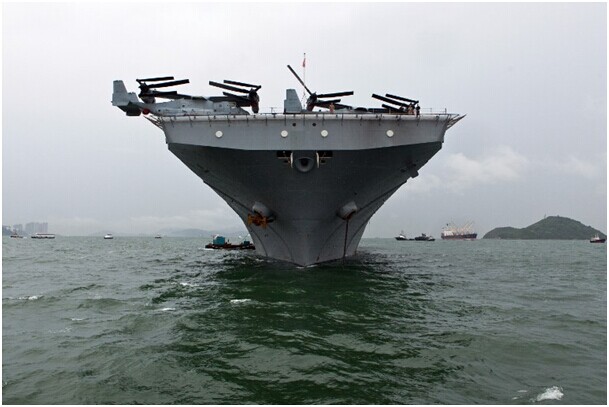 Le navire USS Makin Island à Hong Kong