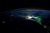 De mystérieuses lumières vertes observées depuis l'espace à Bangkok