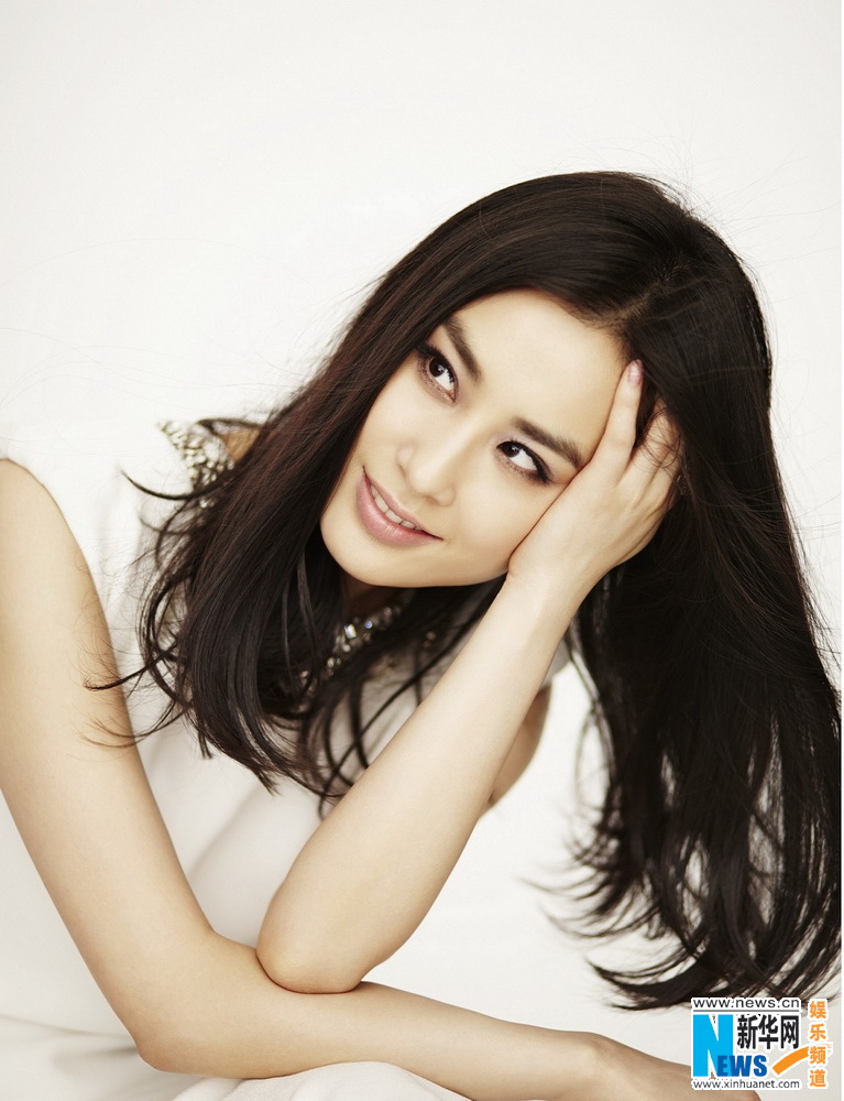 L'actrice chinoise Eva Huang pose pour un magazine