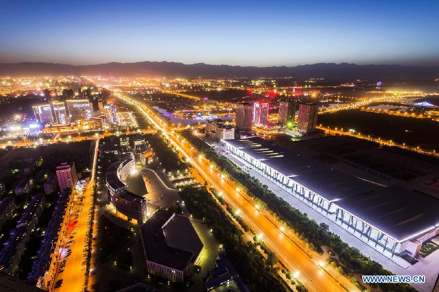 EN IMAGES: vues nocturnes de la ville de Yinchuan en Chine