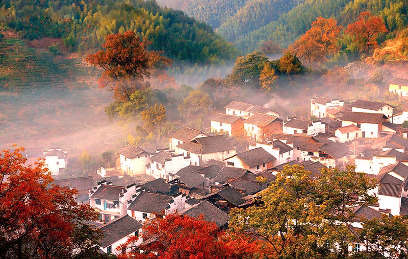 La ville de Shicheng (cité de pierre) du district de Wuyuan, dans la province du Jiangxi est l'un des plus beaux villages de Chine à l'automne.