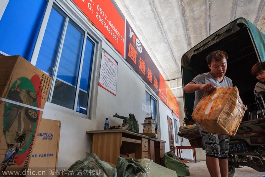 Des milliers de colis sont expédiés tous les jours dans  toute la Chine depuis Xi’ao.