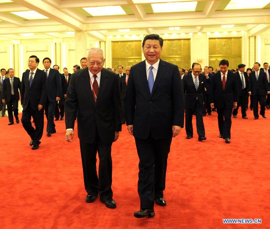 Xi Jinping rencontre une délégation de Hong Kong