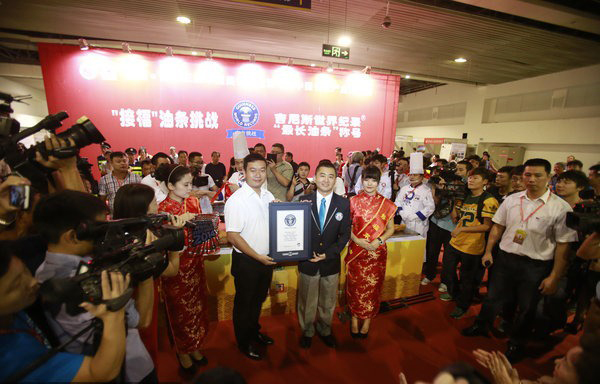 Le plus grand Youtiao du monde au Festival de la Cuisine Chinoise de Wuhan