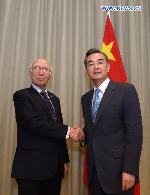 Le ministre chinois des AE rencontre le conseiller pakistanais à la sécurité nationale et aux affaires étrangères