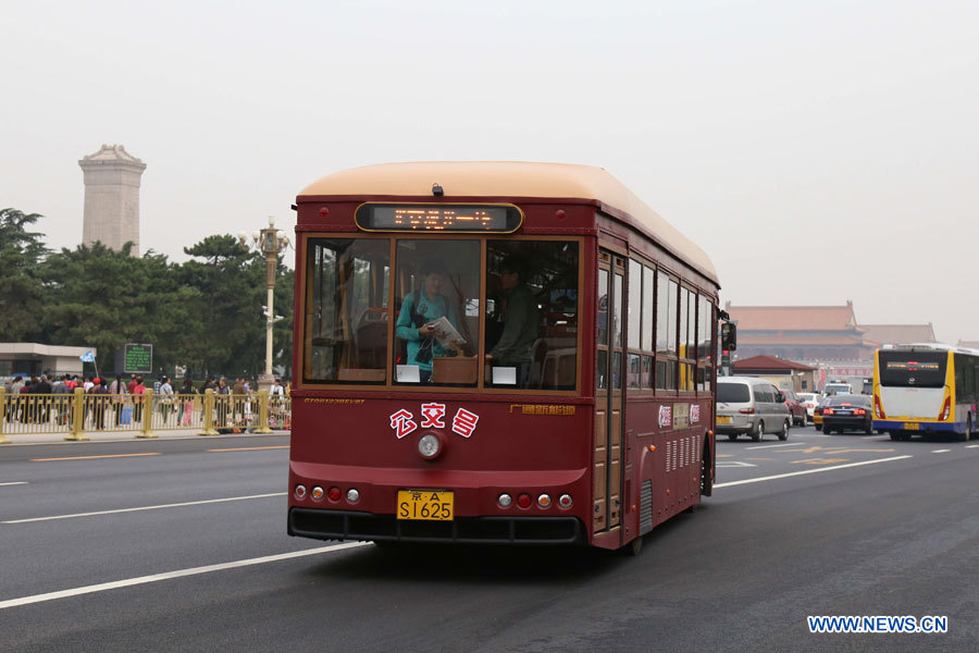 Des autobus d'époque mis en service à Beijing pour transporter les passagers dans le temps
