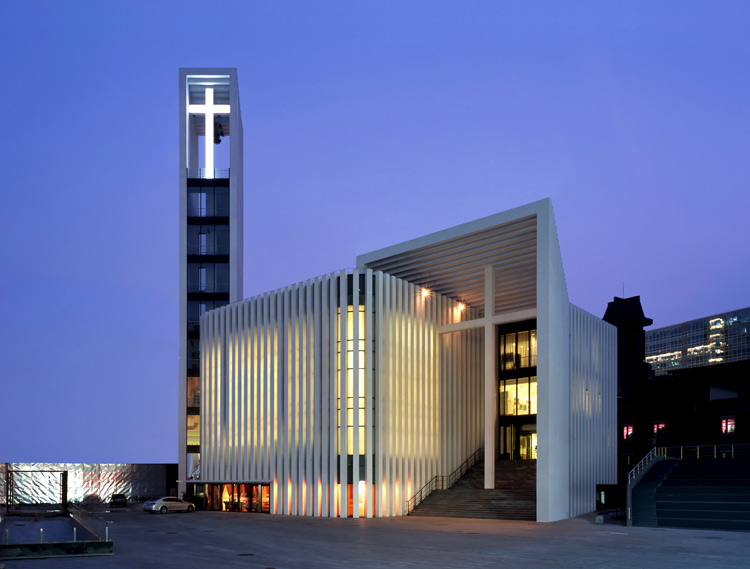 1. L'église chrétienne de HaidianFondée le 1er août 2005, la nouvelle église chrétienne de Haidian est une église protestante de style moderne avec une superficie de 4 000 m2.