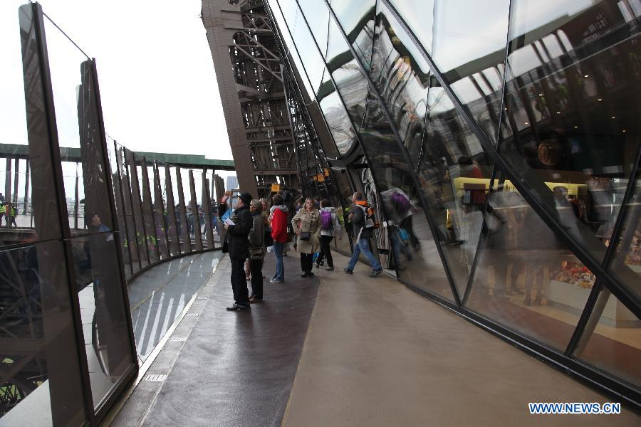 France : inauguration du premier étage rénové de la tour Eiffel