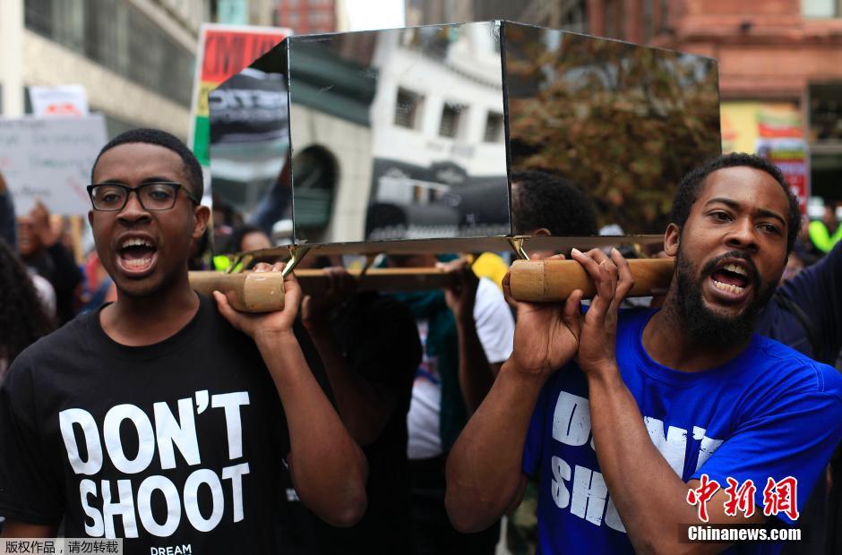 USA: des milliers de personnes manifestent contre la violence policière à Saint Louis