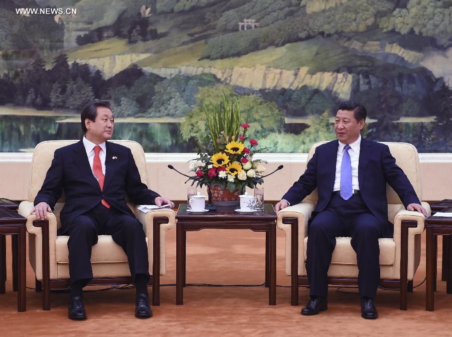 Le président chinois rencontre le chef du Parti Saenuri de la République de Corée