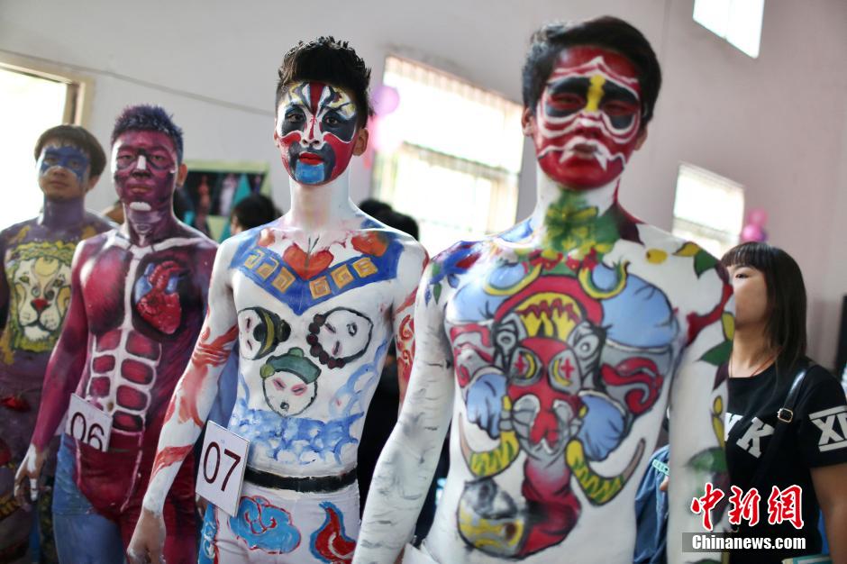 Festival de peinture corporelle à l’Université de Nanjing