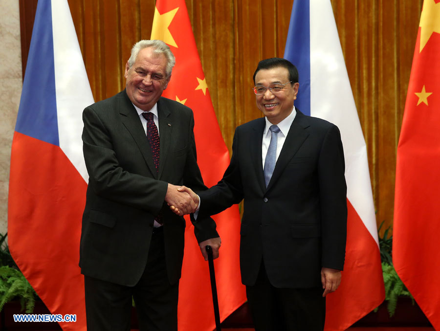 Le Premier ministre chinois rencontre le président tchèque pour discuter des relations
